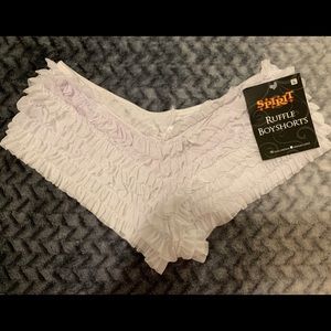 White ruffled boy shorts, never worn!